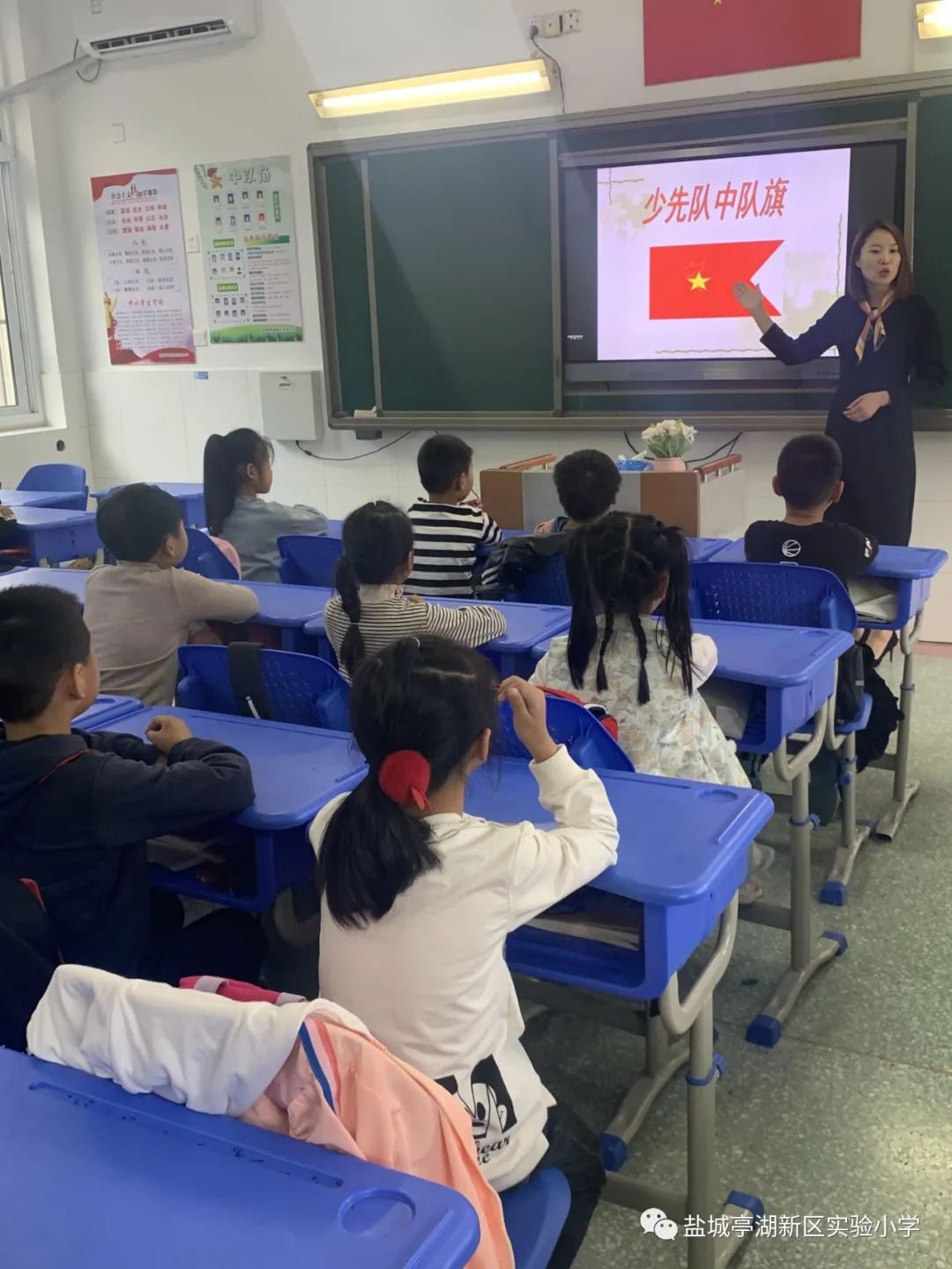 红领巾心向党高举队旗跟党走舞蹈,实验小学红领巾心向党