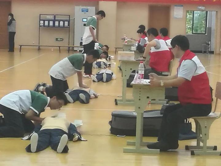 浙江杭州西湖区救人,杭州高三学生救人