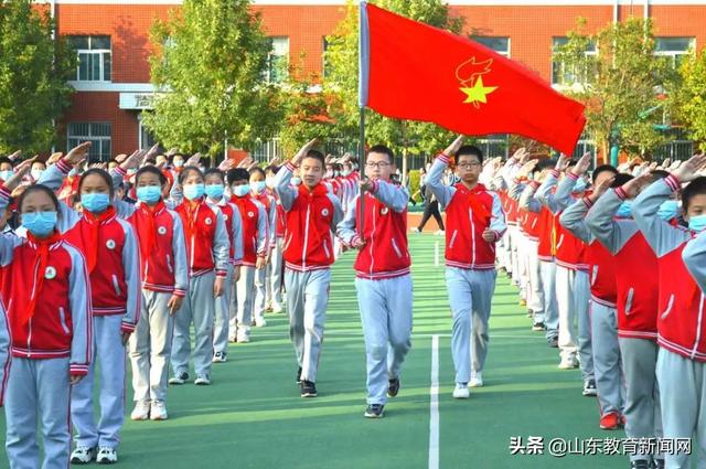 高举团旗跟党走黑板报,高举团旗跟党走主题板报