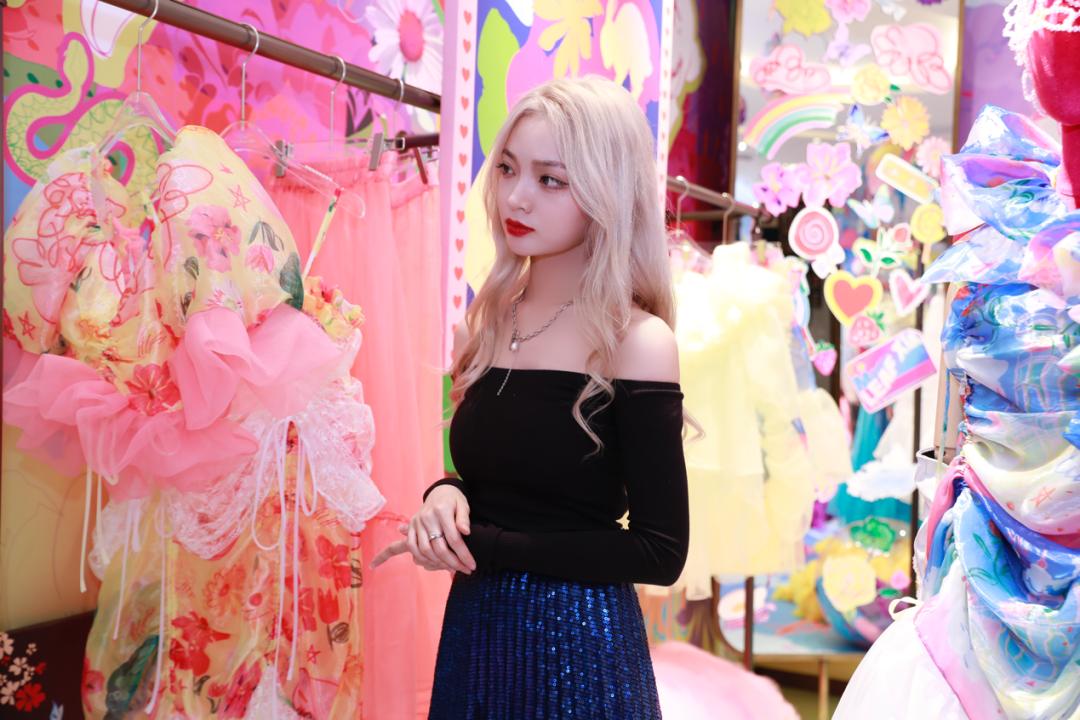 瑞丽25周年超级品牌日直播专场，跟着清华学霸女神一起来种草