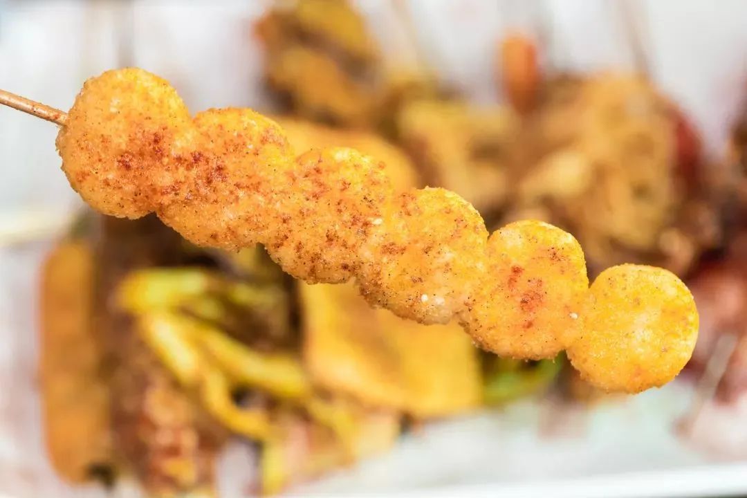 覆盖5个区，这7家“又小又旧”的炸串店，抚慰了不少深夜打工人