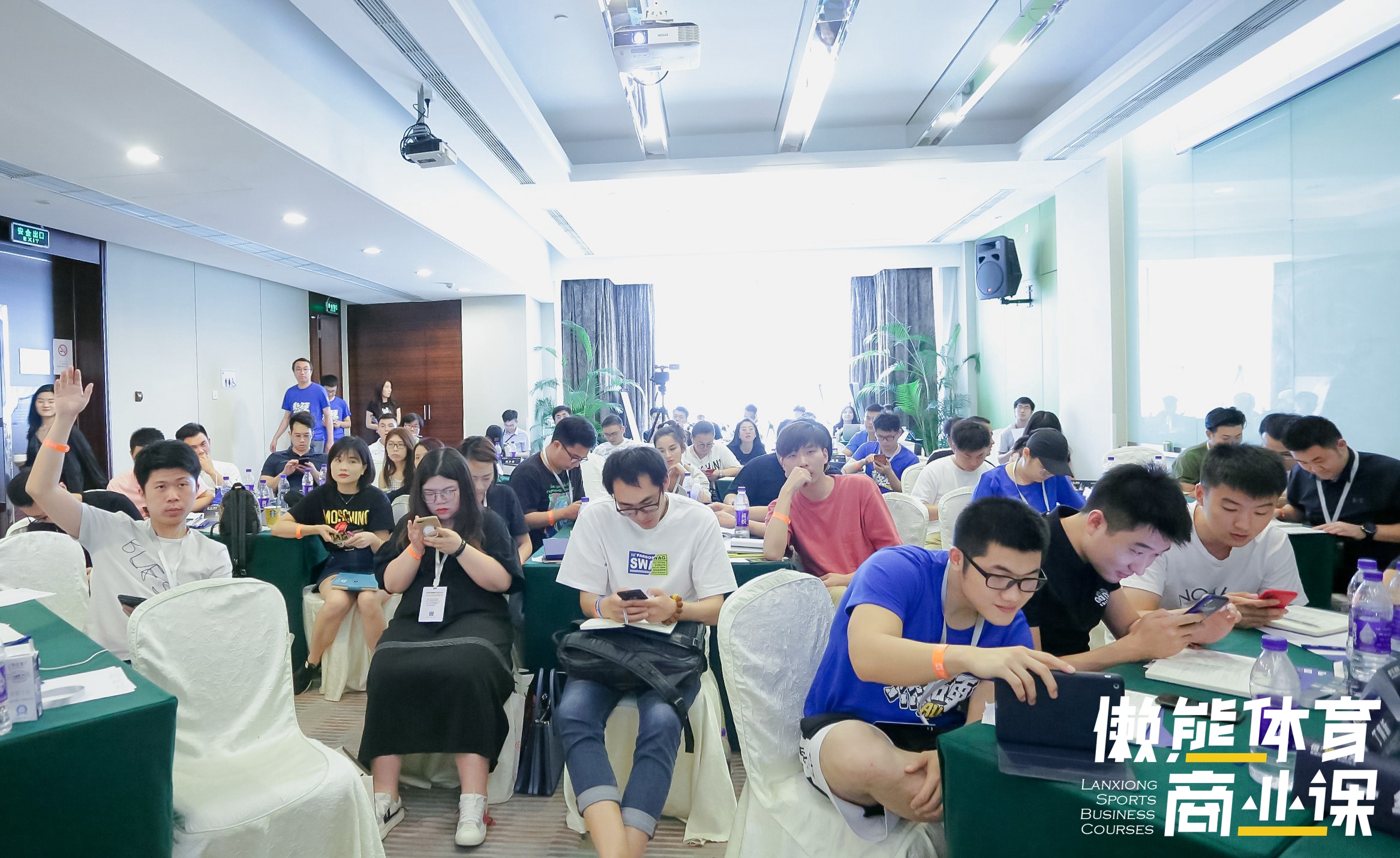 健身房困顿的一年,这名26岁私教却决定逆势创业