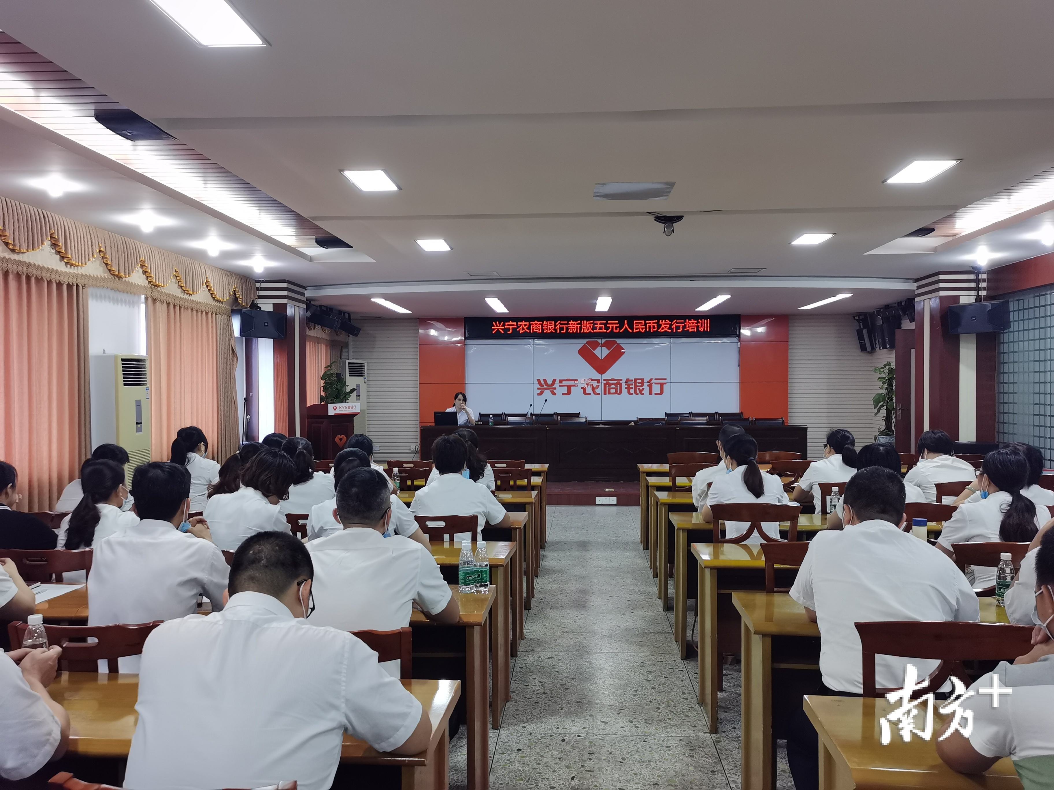 新版5元纸币银行,新发行的五元人民币银行有吗