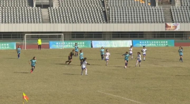 来看看足球球星的照片,来看看丽水球场上都有什么鞋