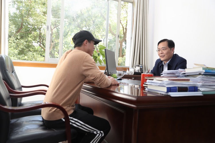 班主任翔哥,翔哥体育老师