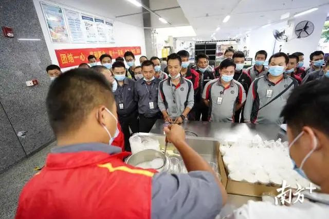 双十一堆成山的快递如何派件？东莞快递人这样做！