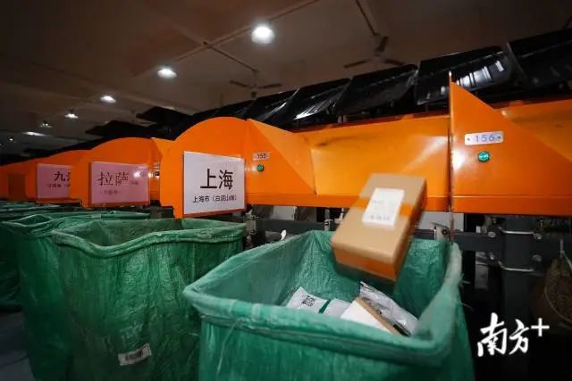 双十一堆成山的快递如何派件？东莞快递人这样做！