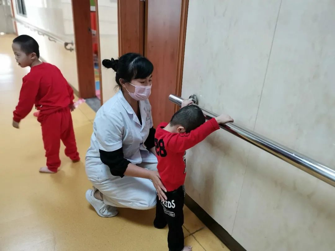 点亮孤残儿童的希望之光——记莆田市社会福利中心康复师朱燕萍