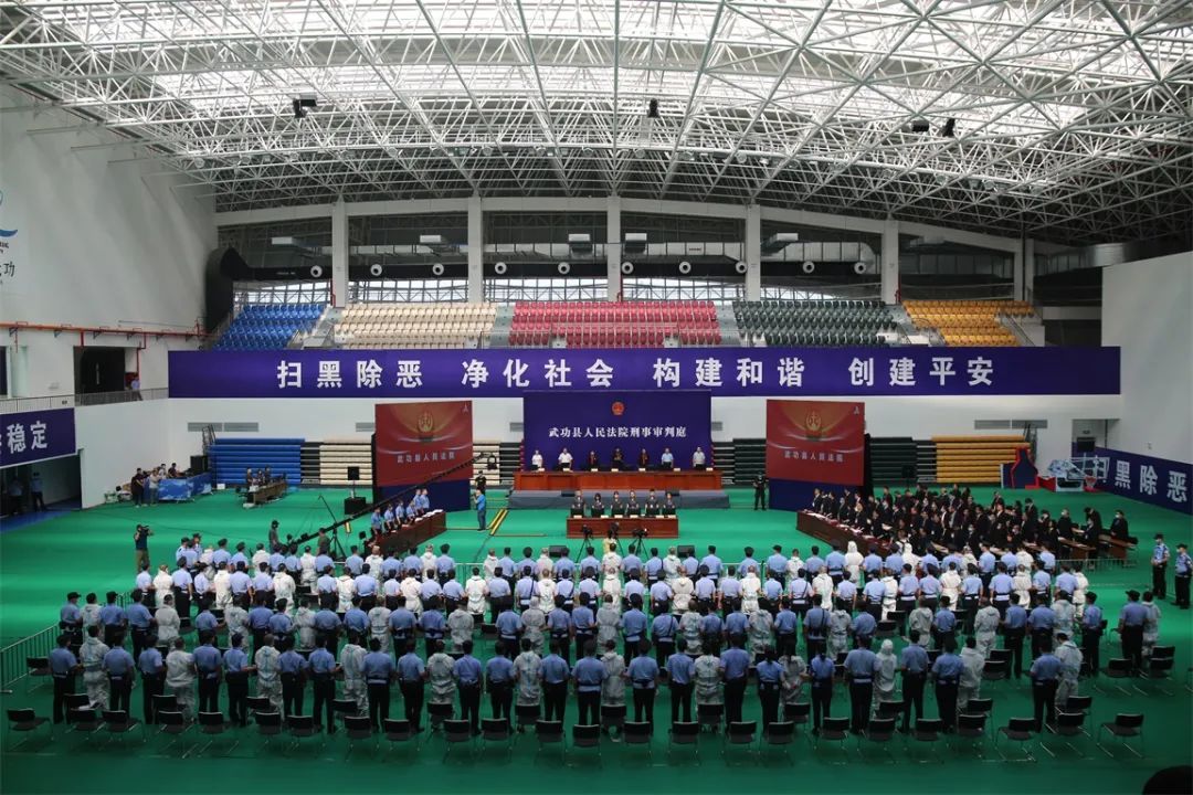 与民警持枪对射、逼人剁手指,这个“黑老大”判了