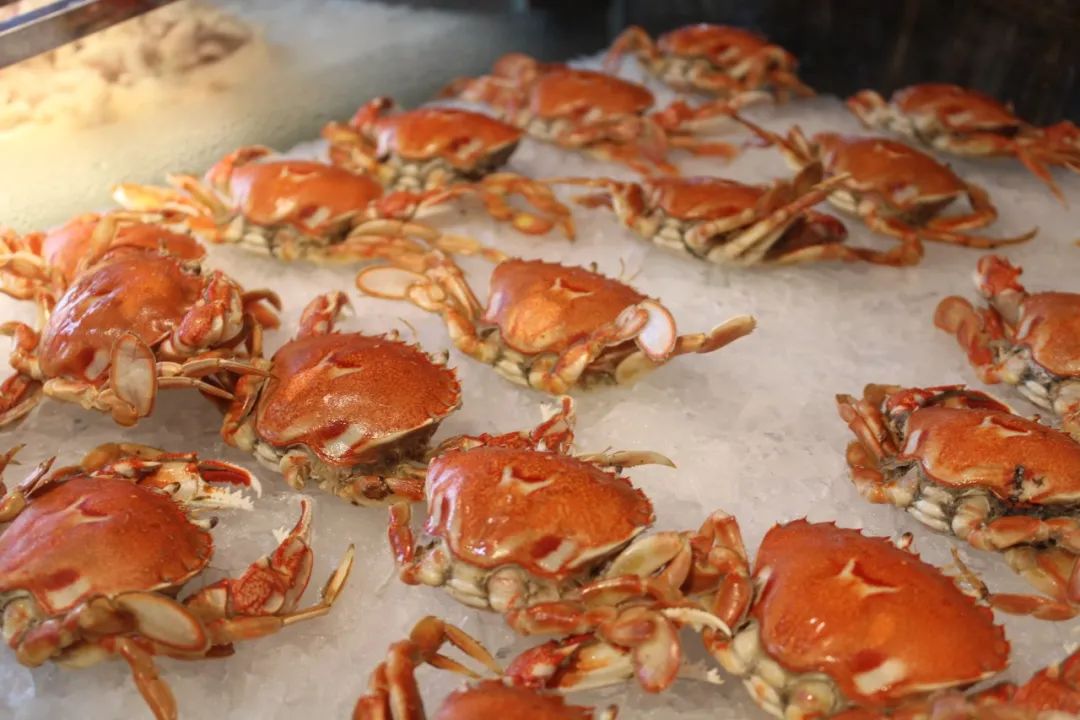 卢氏汉釜宫：海鲜、烤肉、小吃...通通不限量！豪横自助来啦！39.9元购汉釜宫单人自助餐，海鲜、烧烤、牛排、甜点...都是你的！