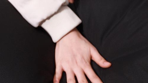 羽绒服千万别乱买这样穿又暖又美,羽绒服穿大的暖还是贴身的暖