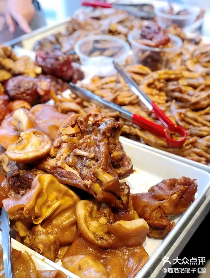 成都又新添一大波“明星店”！关晓彤的奶茶、黄晓明的复古烤肉、网红厨师王刚的秘制卤菜…都来啦