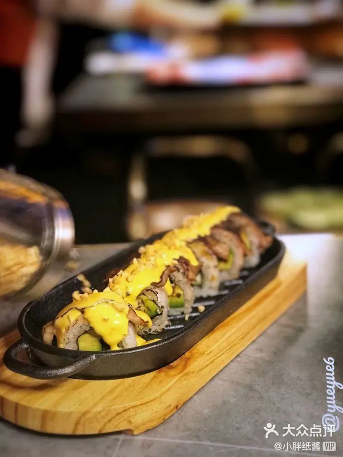 成都又新添一大波“明星店”！关晓彤的奶茶、黄晓明的复古烤肉、网红厨师王刚的秘制卤菜…都来啦