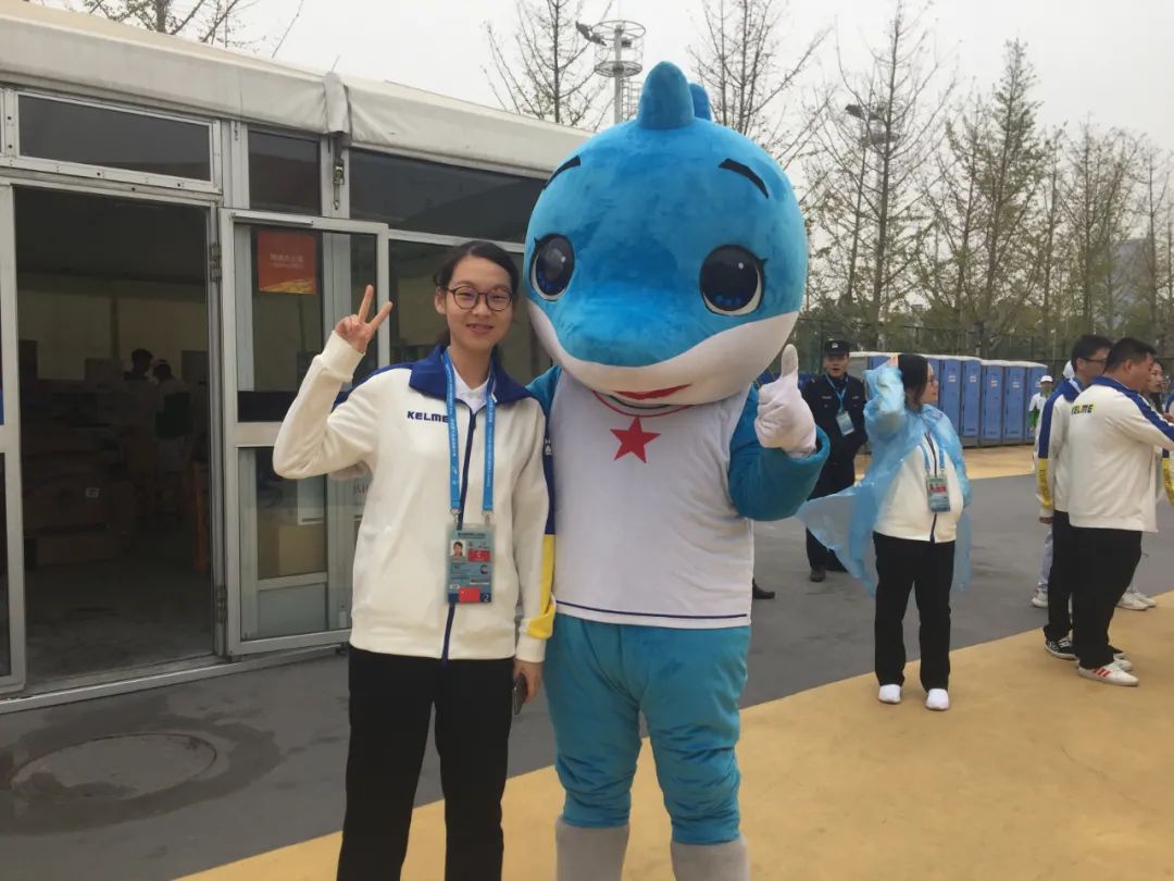 向优秀看齐向榜样靠拢,向优秀的前辈们看齐