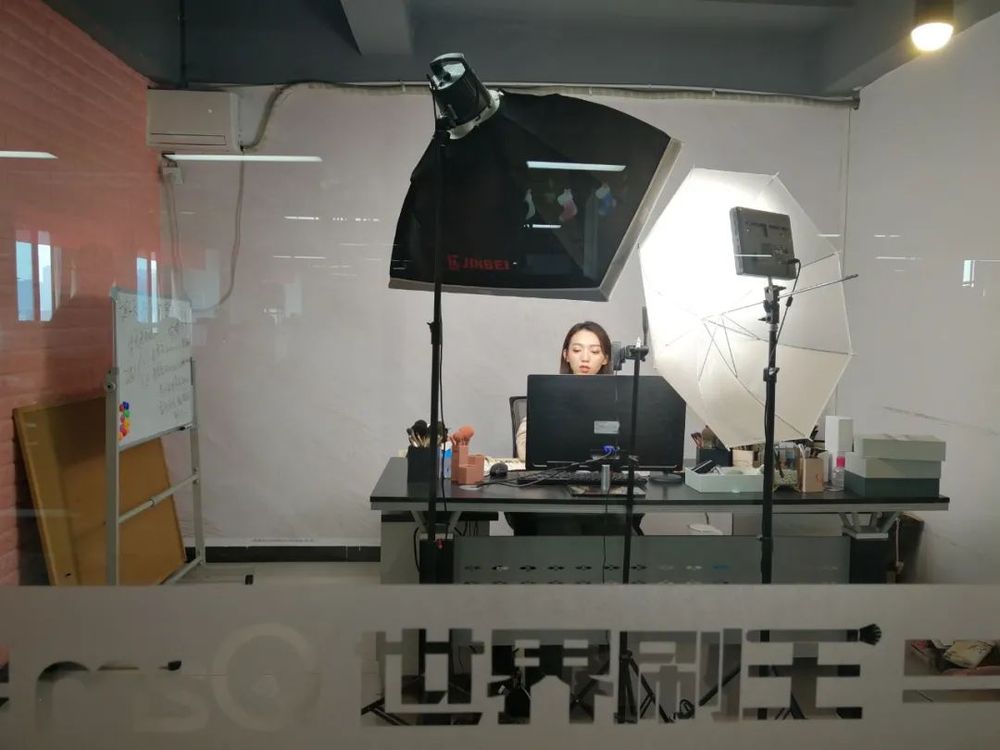 靠“一把刷子”，他们做成了“单打冠军”