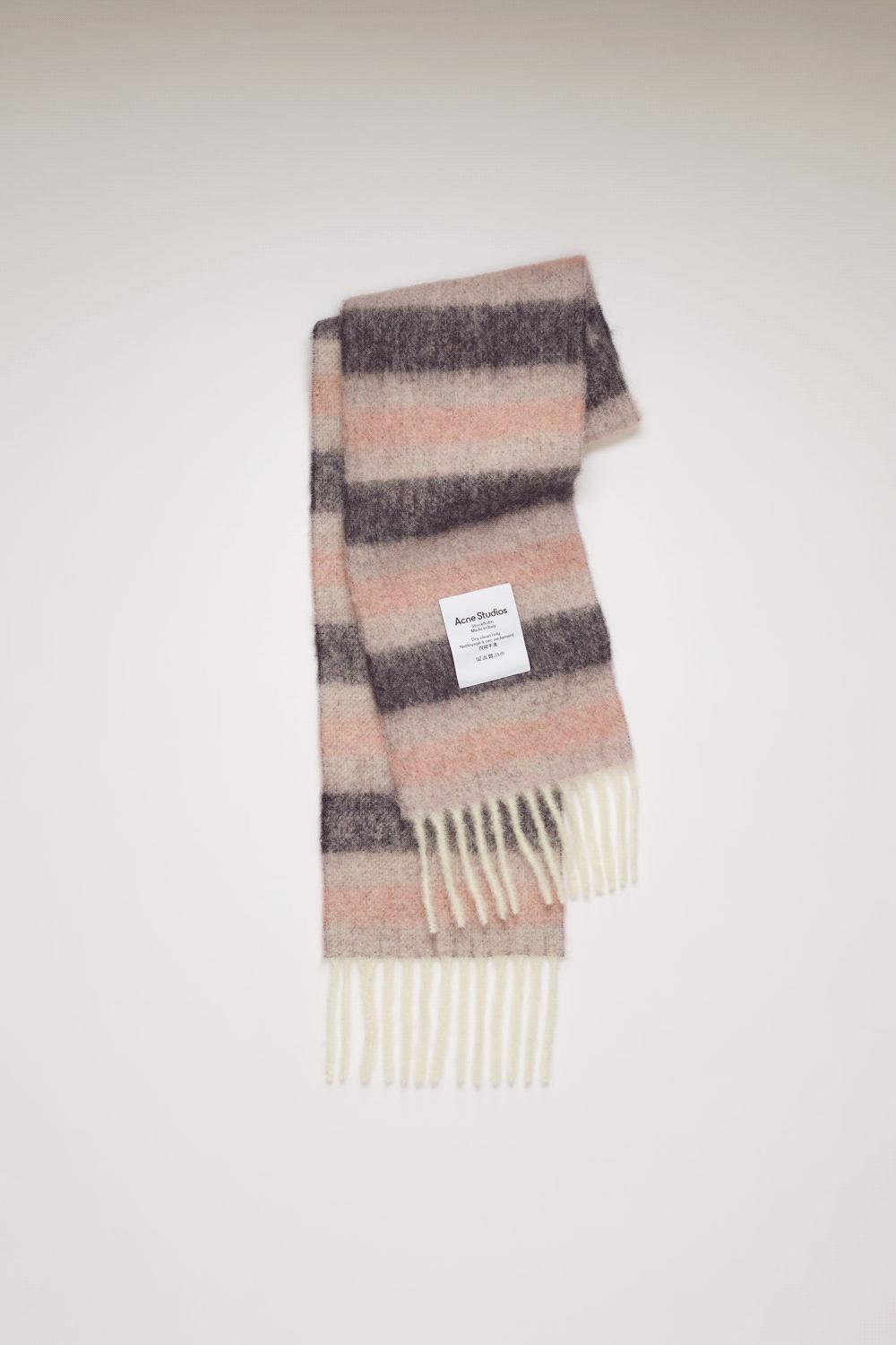 配饰狂|程潇的大牌围巾，logo特大但不显老