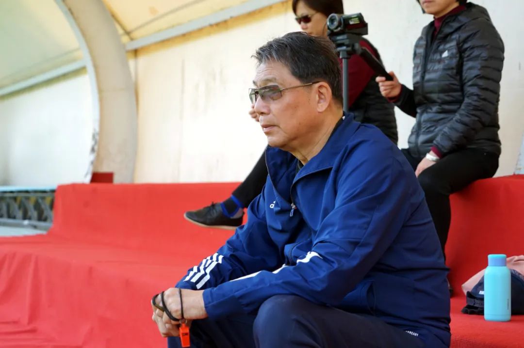 徐根宝的足球生涯,徐根宝职业