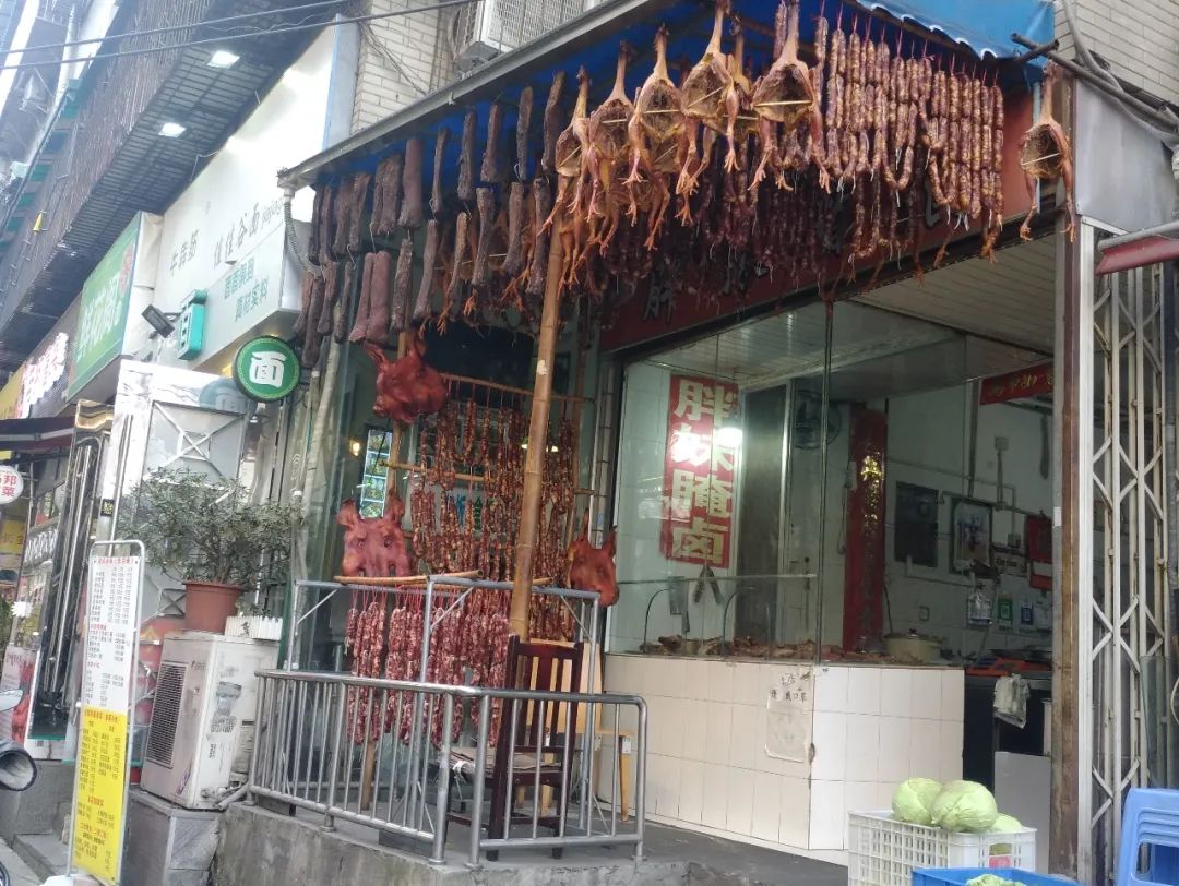 宽窄巷子附近有一条什么街,宽窄巷子旁边的小巷子