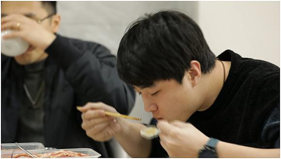 疫情期间年夜饭有新吃法,疫情期间年夜饭怎么样