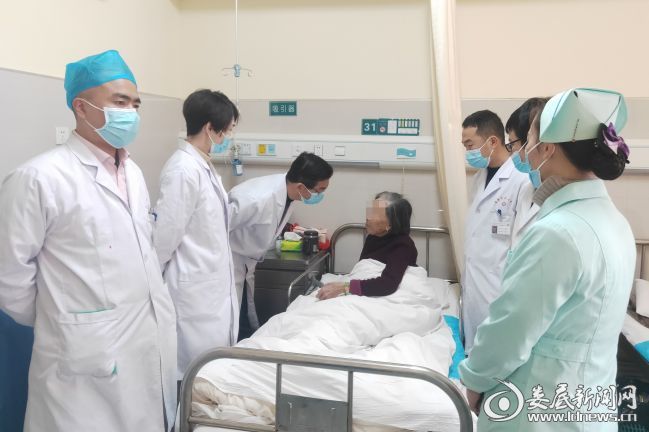 老年人肛肠脱出7厘米长怎么治,老年人肛门直肠脱落怎么治疗