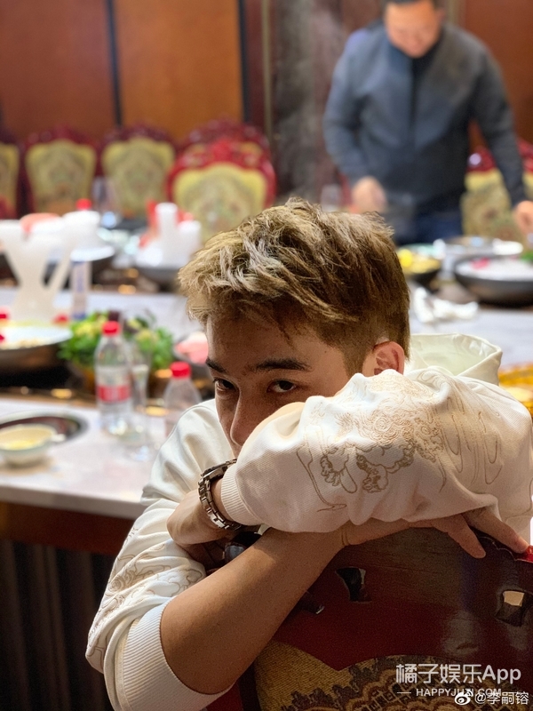 李嗣镕帅气视频,前国脚李明之子李嗣镕颜值