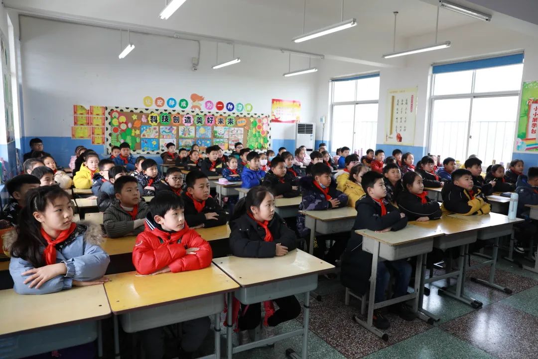 海德民副检察长到许昌市毓秀路小学讲授法治课