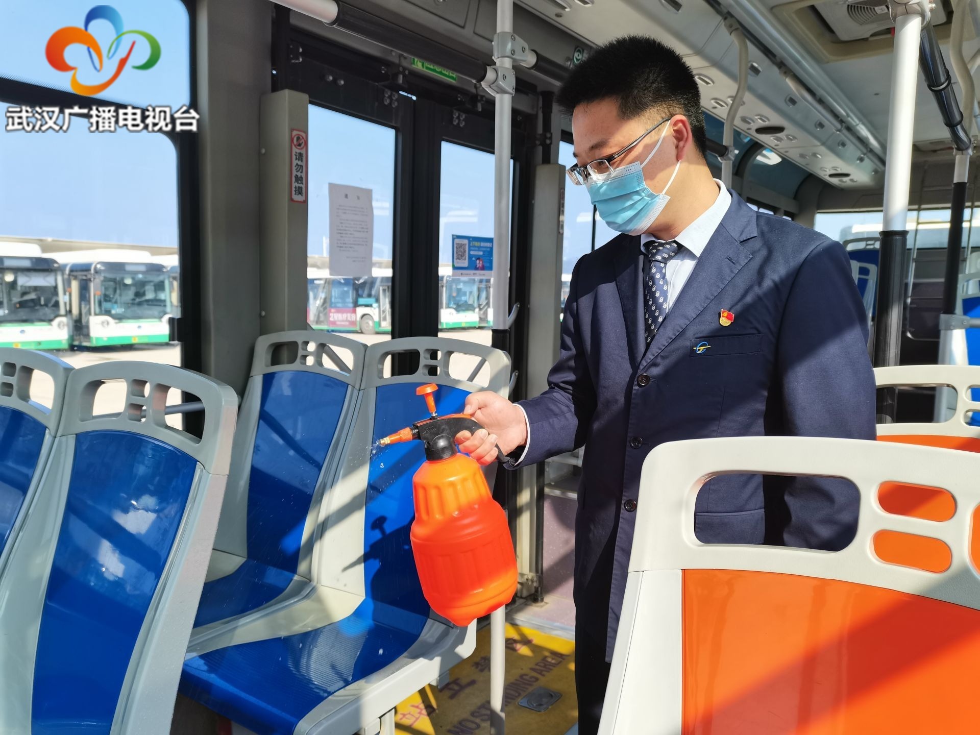 公交不打烊坚守岗位,春节坚守在一线岗位的公交人