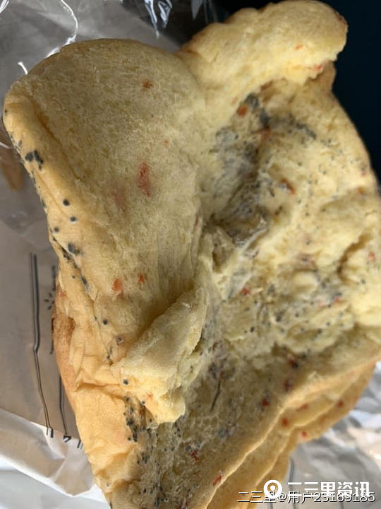 「315维权之二」昨天在安康天一买的面包，今天就发霉，米旗店：在保质期内