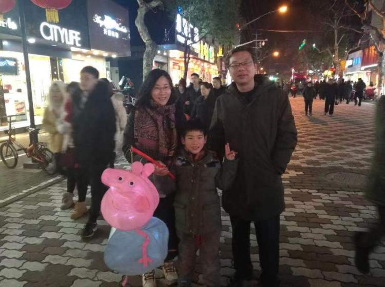 这位崇明妈妈每年给孩子做一个手工元宵灯笼!8个生肖造型灯笼,孩子拎着拎着就长大了