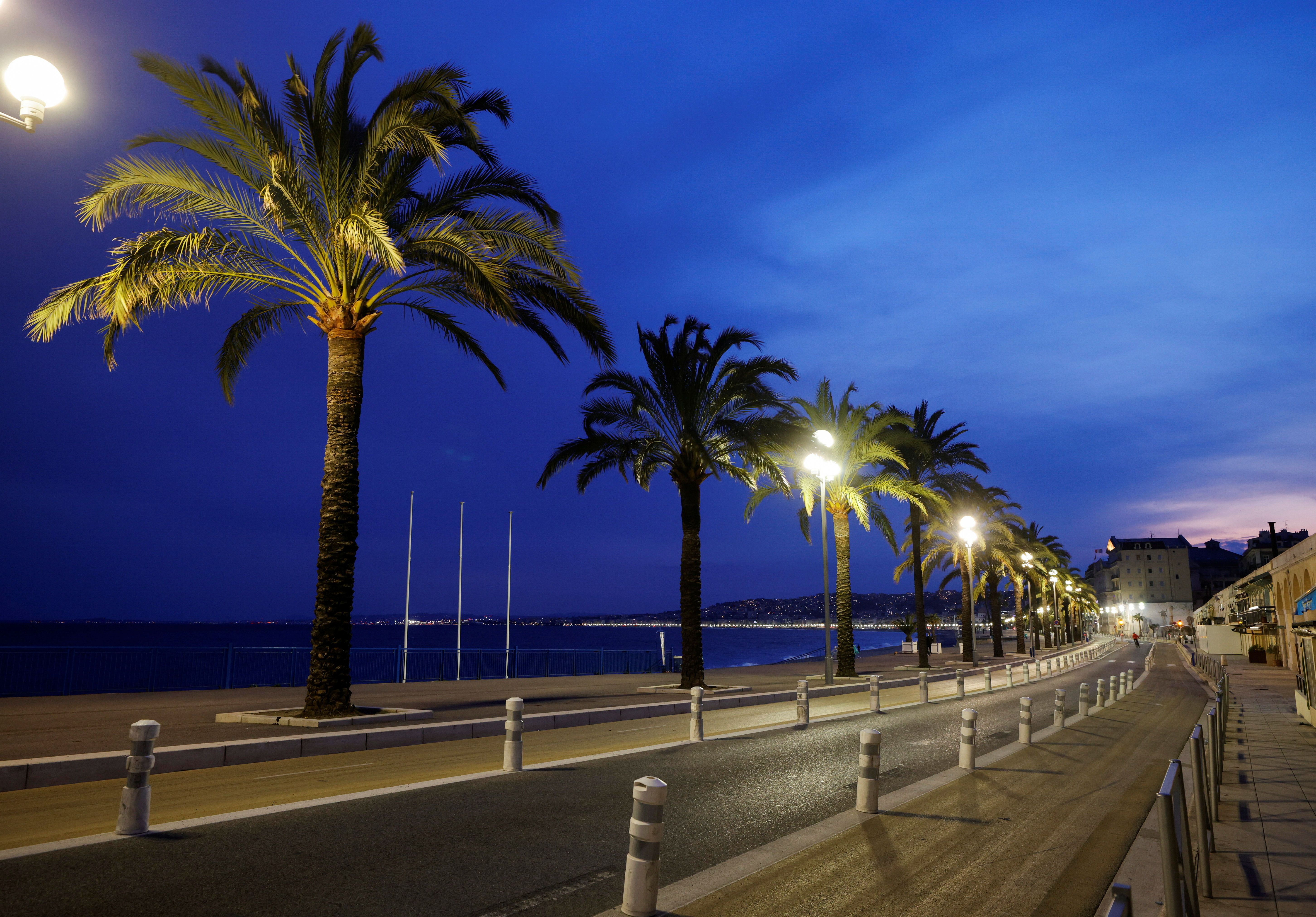 法国封城的真实图片,封城意大利