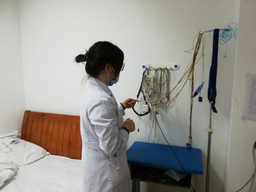 运动手环测睡眠准吗?实验对比专业睡眠监测看一看结论:手环就当简单的健康指导吧