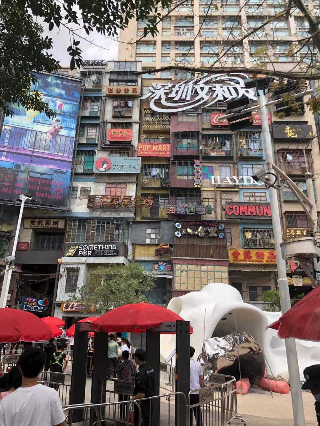 实探丨超5万人排队，深圳文和友刷屏！网红奶茶跑腿费300，网友：看不懂……“大热天”排队背后，是各路资本的新玩法