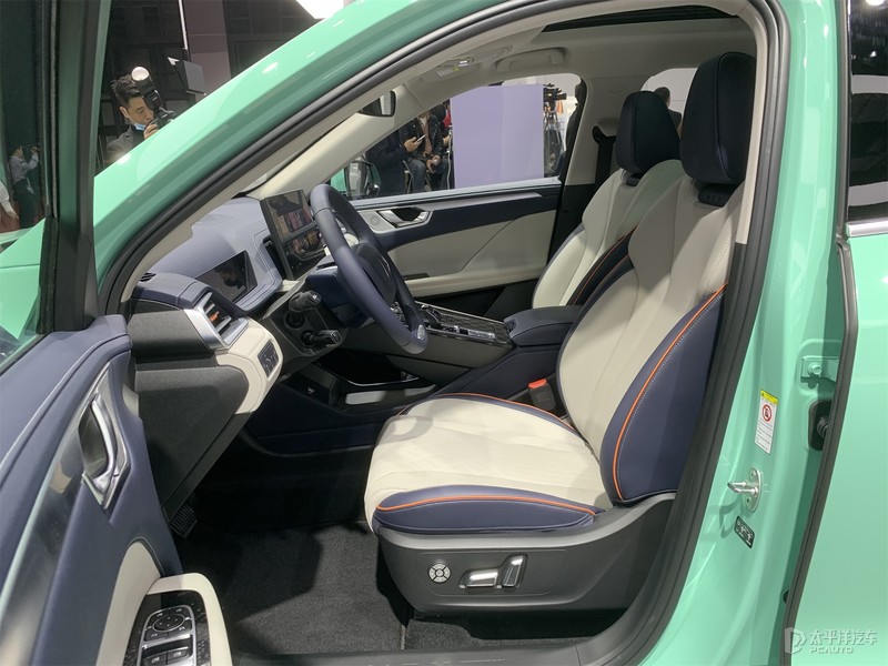 新款起亚嘉华实车曝光,2022丰田皇冠陆放豪华版图片