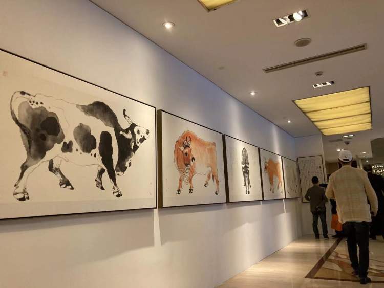 一家开业30年的宾馆为何要同时举办两场美术馆级别大展？