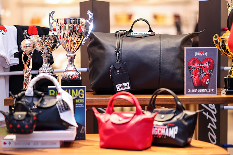 今日消费资讯：Longchamp南京德基广场精品店重装开业、安踏推出全新氢跑鞋ZERO