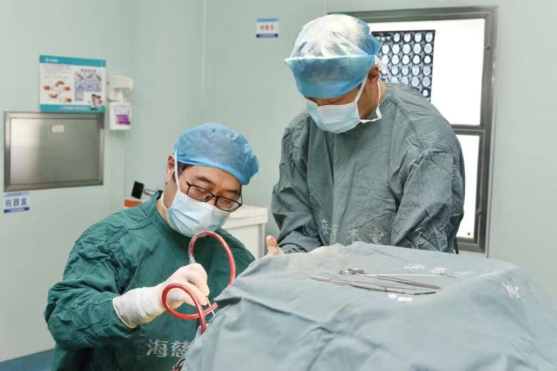 青岛海慈医院神经外科团队完成首例显微镜枕下乙状窦后入路桥小脑角肿瘤切除术