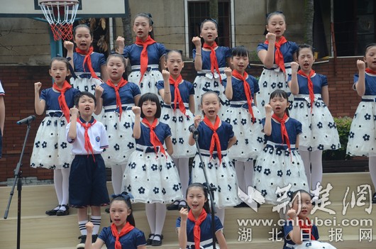 唱响校园之歌争做阳光少年,师生同唱教育歌