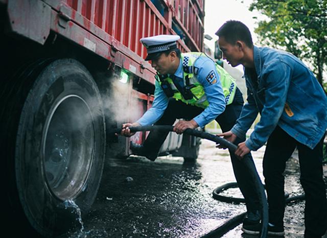 高速交警辅警的一天,高速交警上班的一天
