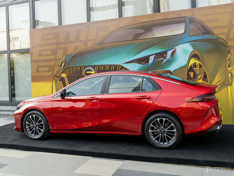 新款起亚嘉华实车曝光,2022丰田皇冠陆放豪华版图片