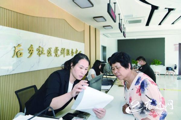 鲜艳的旗帜永远高高飘扬,鲜红的党旗迎风飘扬