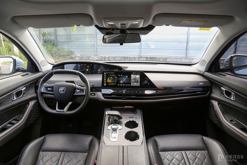 长安uni-k和长安cs75plus哪个好,长安uni-k车怎么样值得买吗