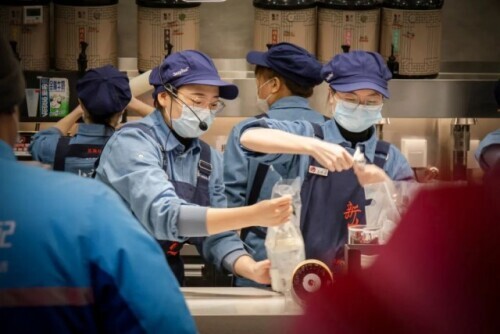 跨省代购网红奶茶一趟可赚数千元,跨省代购奶茶引发热议