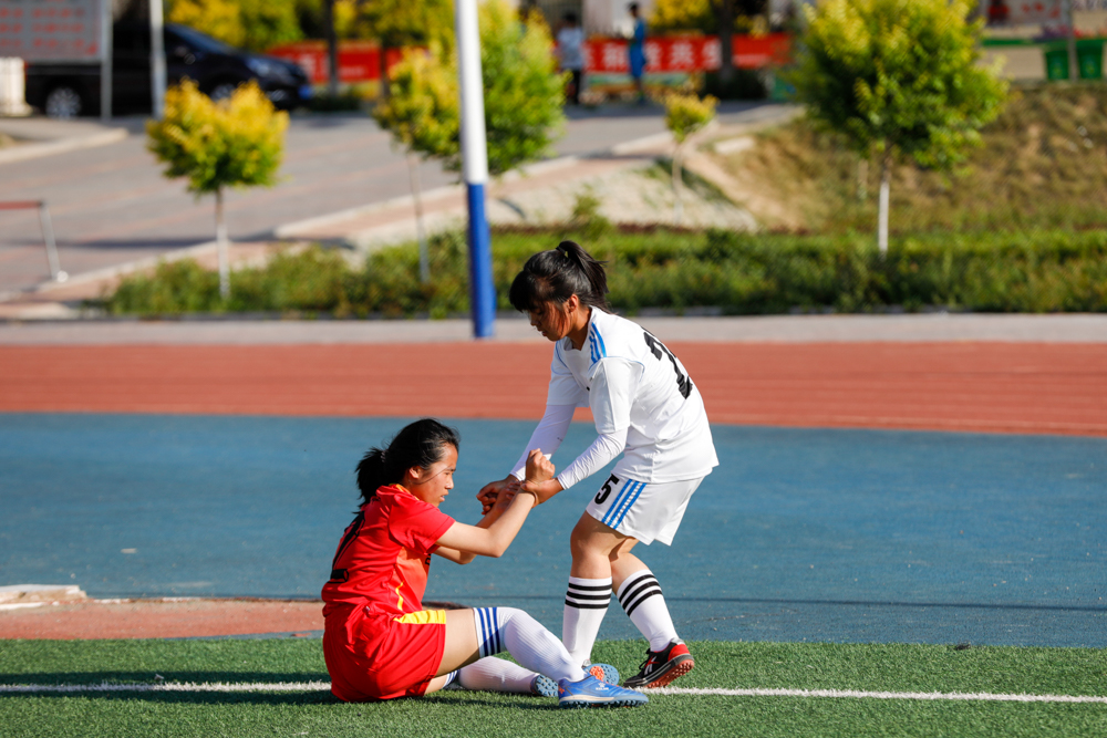 足球赛场上的催泪时刻,感动足球场上落泪的瞬间