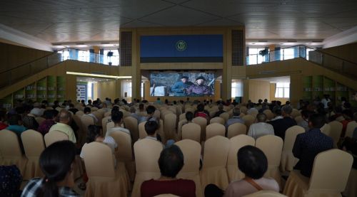 浚县科达中学安置点采访老人,河南浚县科达中学安置点