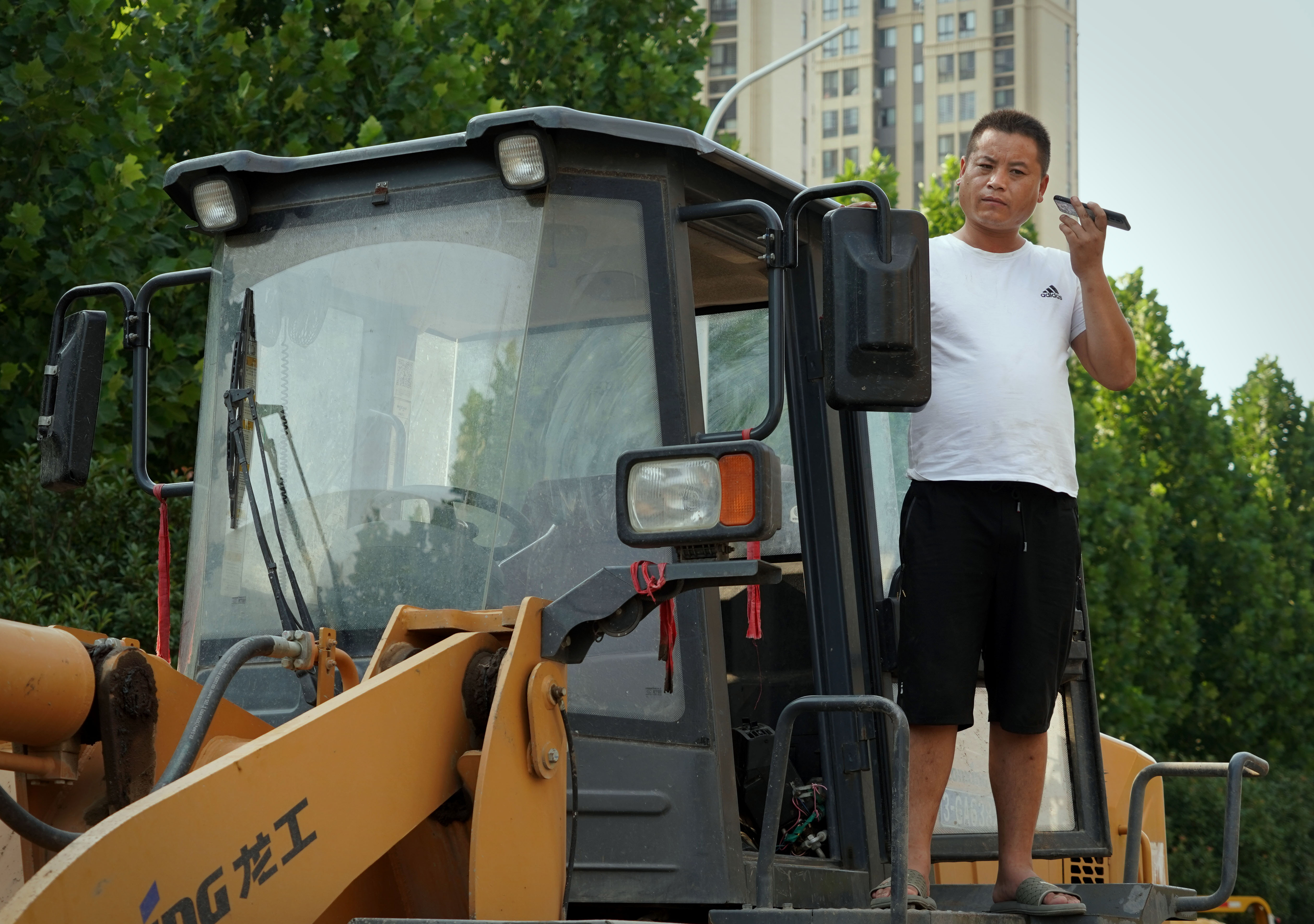 铲车英雄刘兵,铲车英雄刘松峰采访
