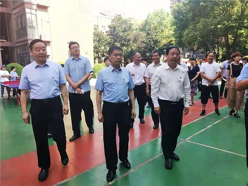 住建局领导到小区调研,省住房城乡建设厅领导调研