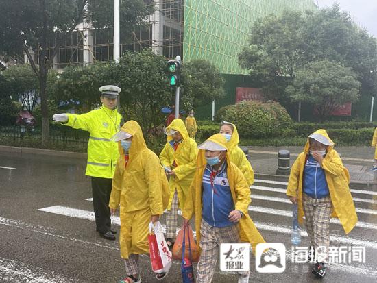 开学季衡东交警开启护学保障模式,开学季交警护学保平安