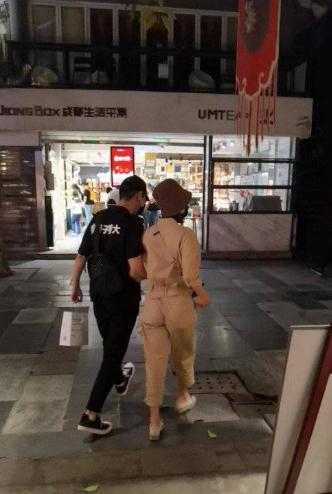 赵又廷高圆圆挽手逛街,赵又廷高圆圆好看照片