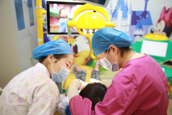 两岁宝宝夜里磨牙是什么原因,孩子夜里一阵咳嗽后就会磨牙