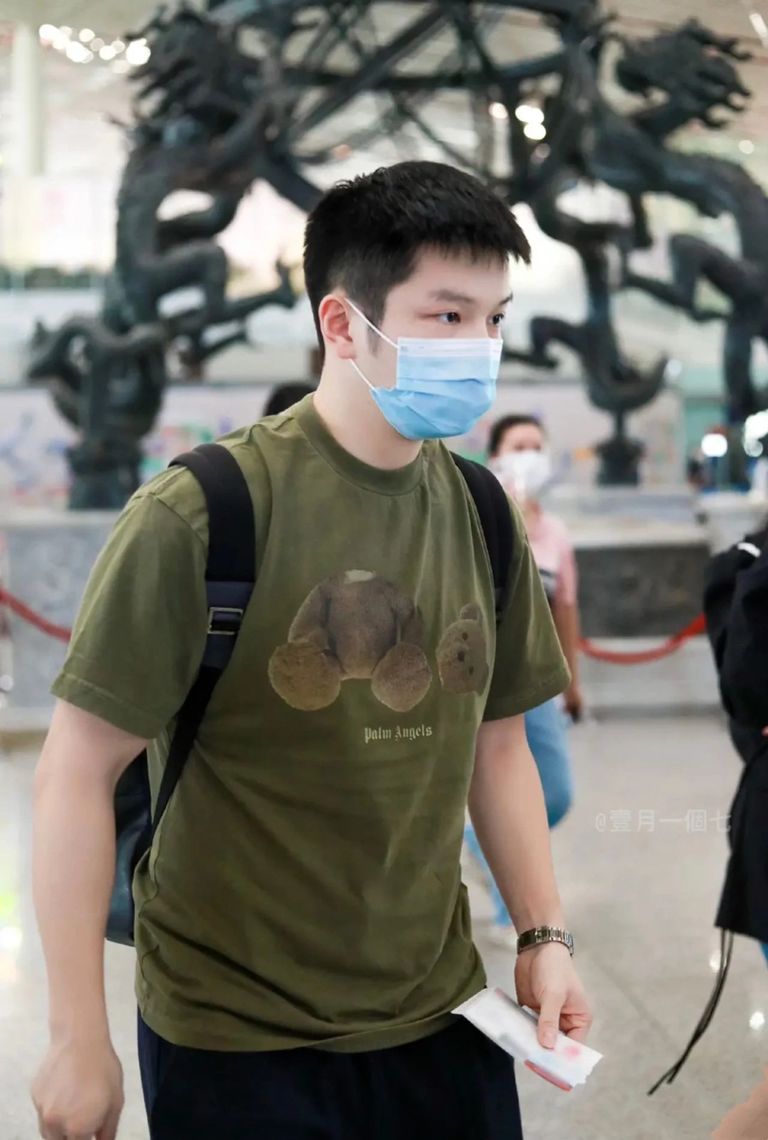 运动员都这么会选腕表了吗,中国运动员穿什么品牌衣服